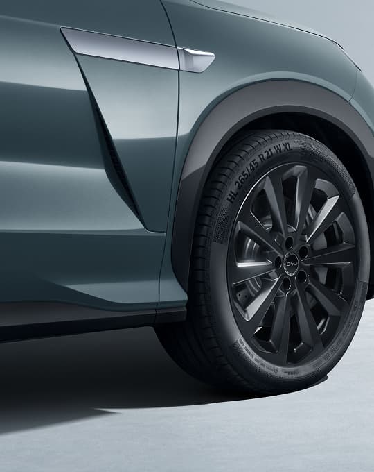 BYD Atto 8 side profile