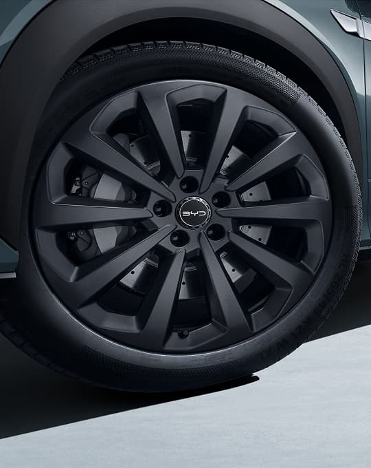 BYD Atto 8 front detail