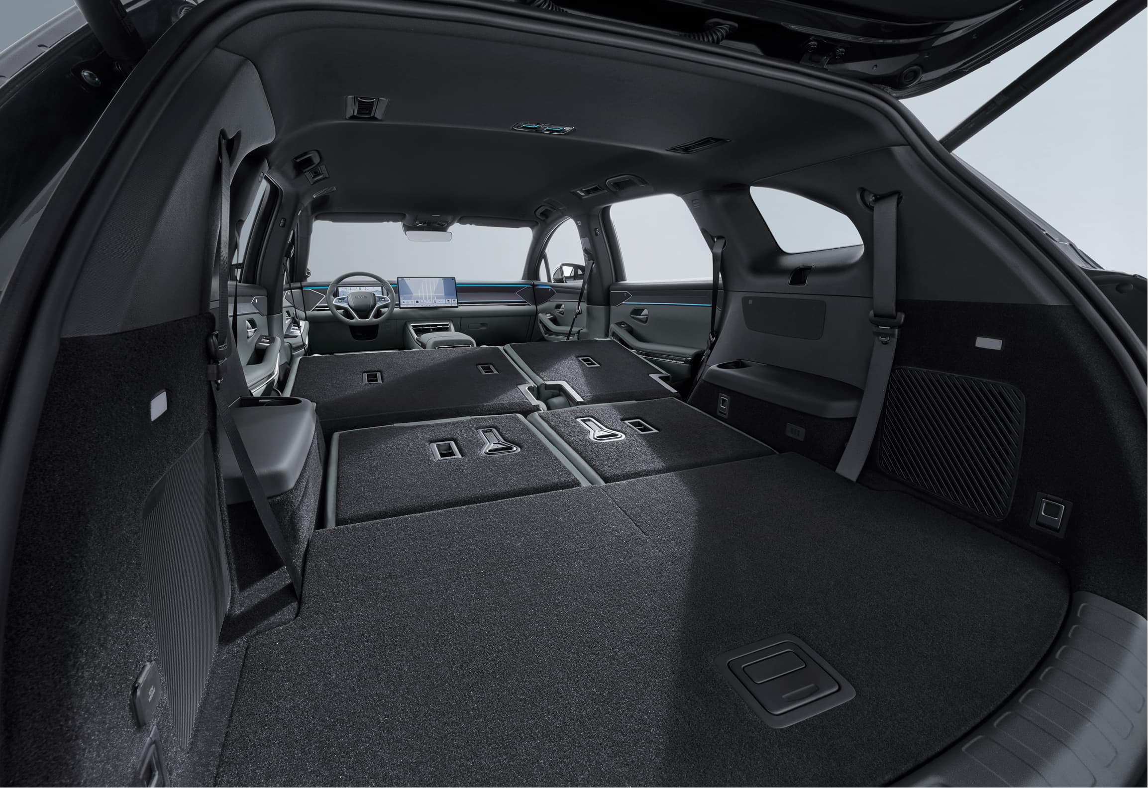 BYD Atto 8 rear seating